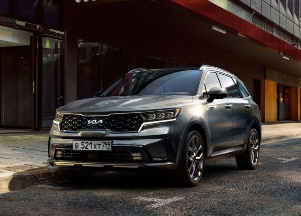 Kia Sorento 2022-го модельного года появились в продаже: от 2.499.900 руб.