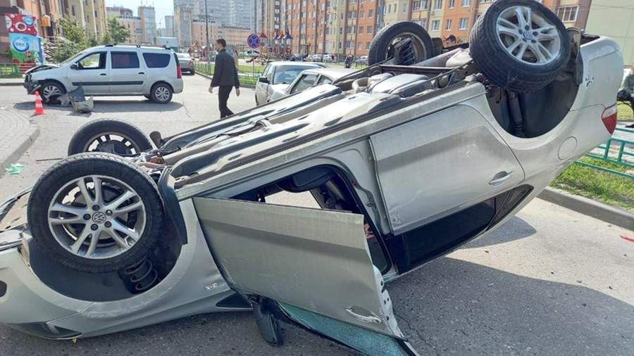 В ДТП с четырьмя автомобилями в Воронеже пострадали женщина с ребенком
