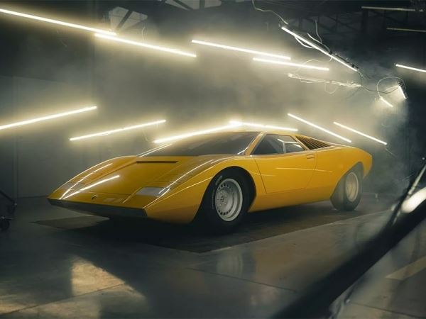 В Lamborghini построили реплику самого первого Countach 